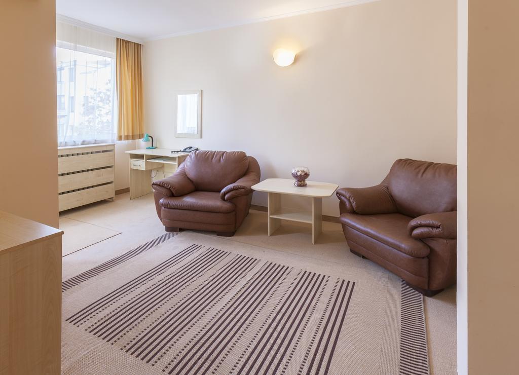 Family Hotel Central Burgas Room photo