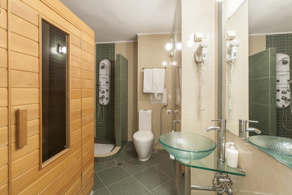 Family Hotel Central Burgas Room photo